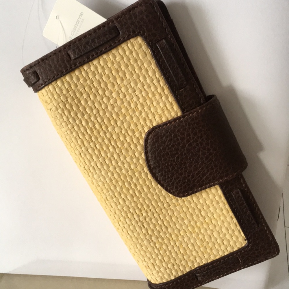 Liz Claiborne NWT wallet natural/brown